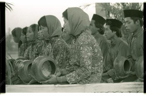 KOMPANG