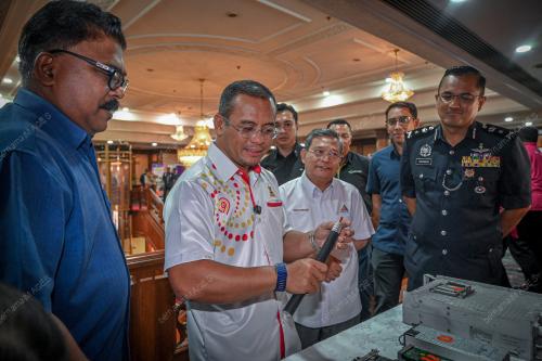 DATUK SERI AMIRUDIN SHARI
