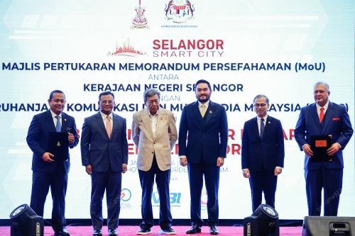 SULTAN SHARAFUDDIN IDRIS SHAH