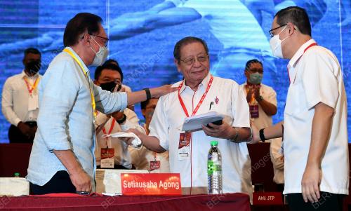 LIM KIT SIANG