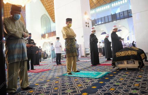 SOLAT JENAZAH AYAHANDA TENGKU PERMAISURI SELANGOR