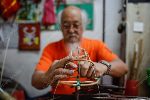 PEMBUATAN RANGKA KEPALA TARIAN SINGA