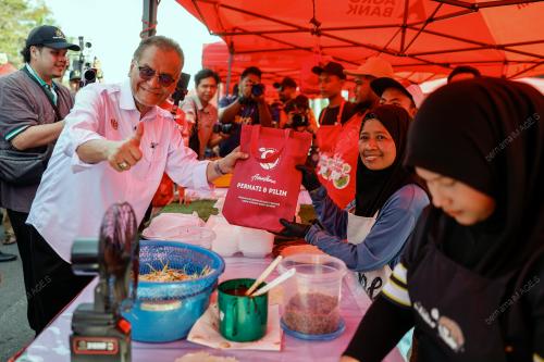 DATUK SERI DR DZULKEFLY AHMAD