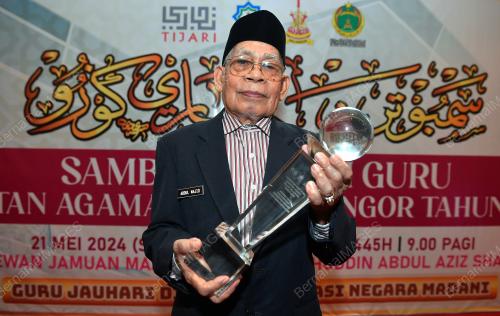 DATUK DR ABDUL MAJID OMAR