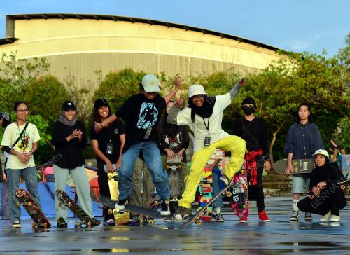 KLINIK SKATE WANITA TERBUKA
