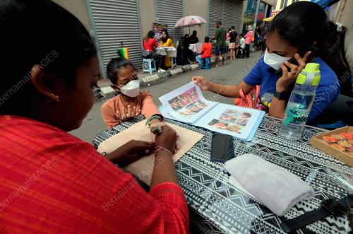 LORONG HENNA KEMBALI MERIAH MENJELANG PERAYAAN DEEPAVALI