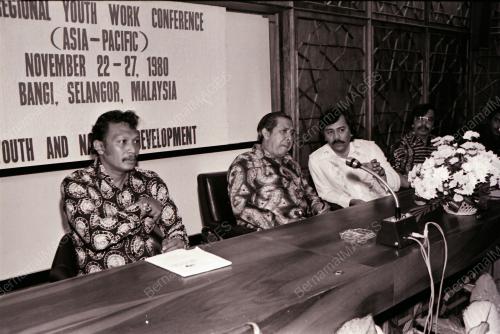TENGKU AHMAD RITHAUDDEEN TENGKU ISMAIL