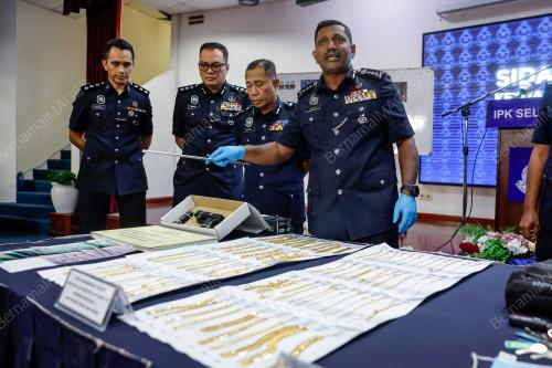 DATUK HUSSEIN OMAR KHAN