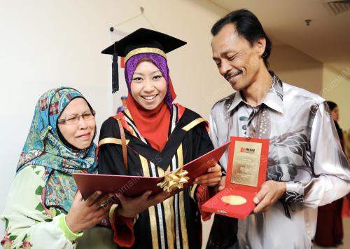 ANUGERAH PINGAT EMAS CANSELOR