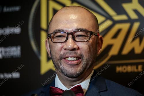 SIMON LIM