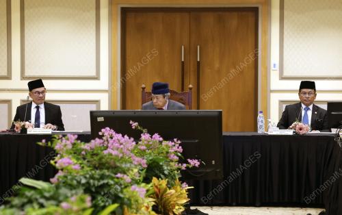 SULTAN SHARAFUDDIN IDRIS SHAH