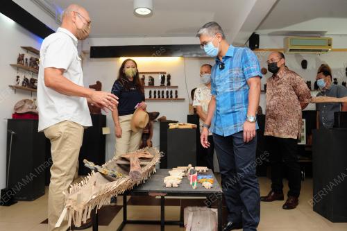 SUMBANGAN BAKUL MAKANAN KEPADA MASYARAKAT ORANG ASLI MAH MERI