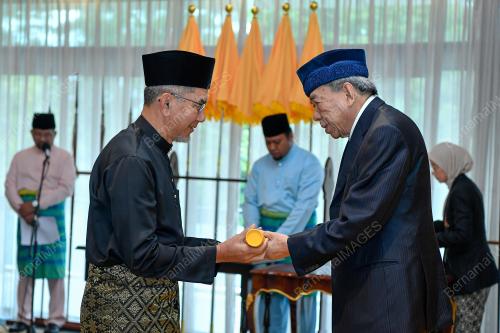 SULTAN SHARAFUDDIN IDRIS SHAH