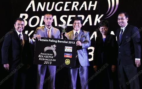 SG06_30112013_ANUGERAH_BOLA
