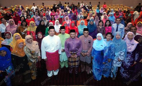 AMIRUDIN SHARI
