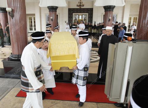 SULTAN SHARAFUDDIN IDRIS SHAH