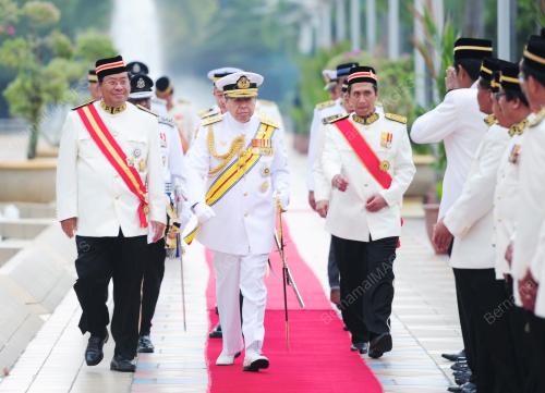 SULTAN SHARAFUDDIN IDRIS SHAH