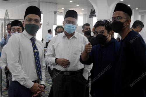 SOLAT JENAZAH BEKAS MENTERI BESAR SELANGOR