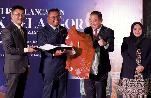 DATUK SERI AMIRUDIN SHARI