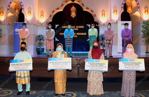 MAJLIS IFTAAR DAN PENYERAHAN ZAKAT PERNIAGAAN