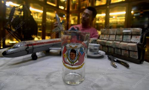 SEMAI CINTAKAN NEGARA MELALUI BARANG ANTIK