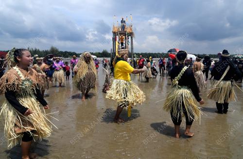FESTIVAL HARI MOYANG PUJA PANTAI KAUM MAH MERI