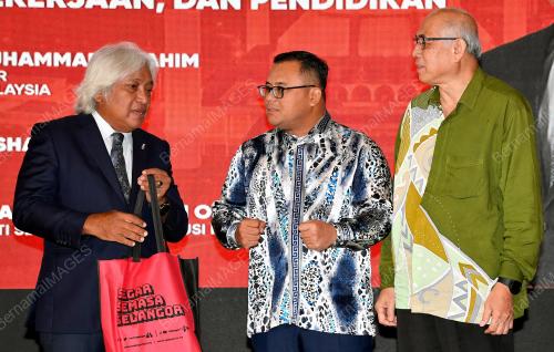 DATUK SERI AMIRUDIN SHARI