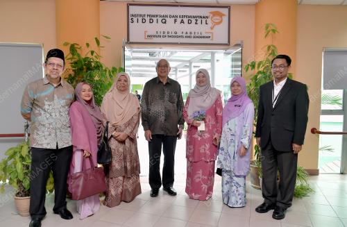 FADHLINA SIDEK