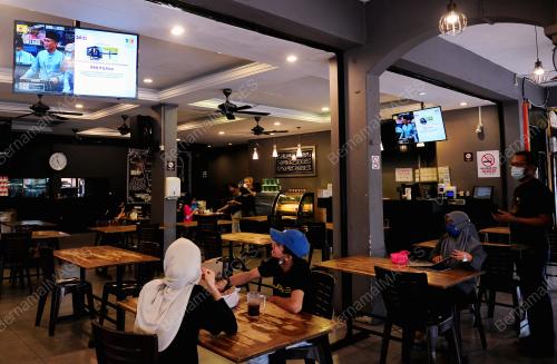 TINJAUAN ORANG RAMAI MENYAKSIKAN PEMBENTANGAN BELANJAWAN 2021