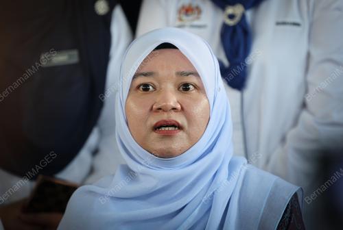 FADHLINA SIDEK