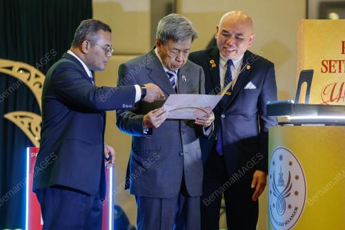 SULTAN SHARAFUDDIN IDRIS SHAH