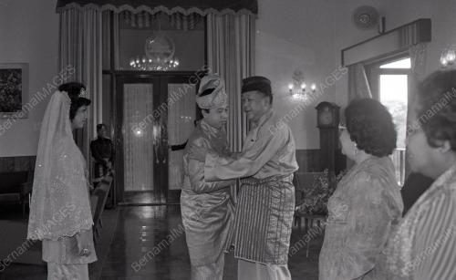 SG07_09012015_PENGANTIN_MENGHADAP