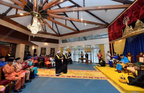 SULTAN SHARAFUDDIN IDRIS SHAH