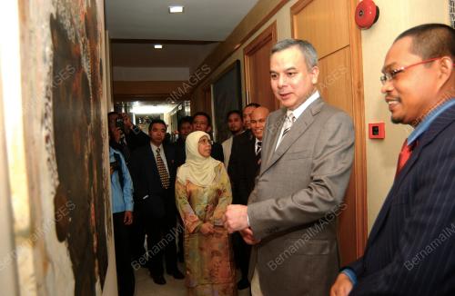 RAJA DR NAZRIN SHAH