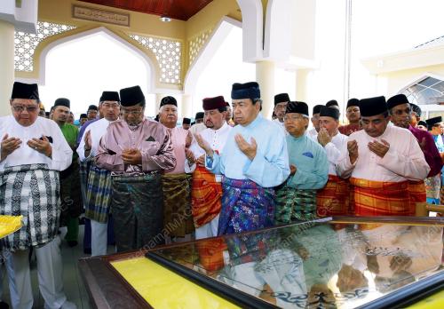 SULTAN SHARAFUDDIN IDRIS SHAH