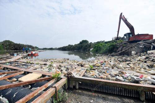 PENGASINGAN SISA SAMPAH SUNGAI KLANG