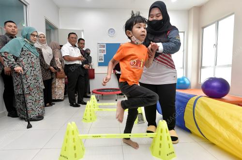 DATUK SERI AMIRUDIN SHARI