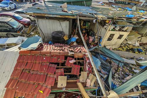 KEDAI BUAH- BUAHAN MELETUP DI BANDAR BARU KLANG