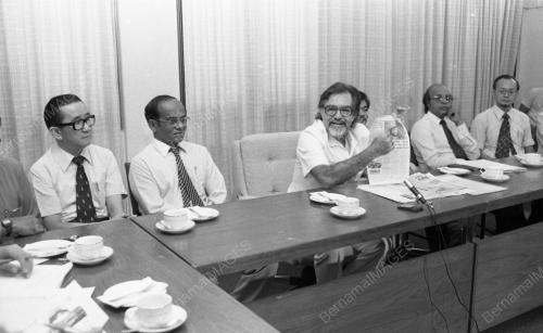 SG07_13081984_UNGKU_AZIZ