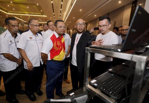 DATUK SERI AMIRUDIN SHARI
