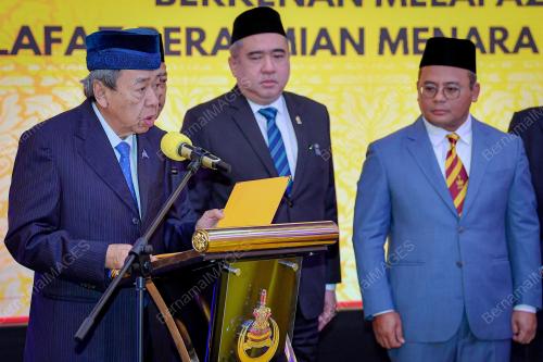 SULTAN SHARAFUDDIN IDRIS SHAH
