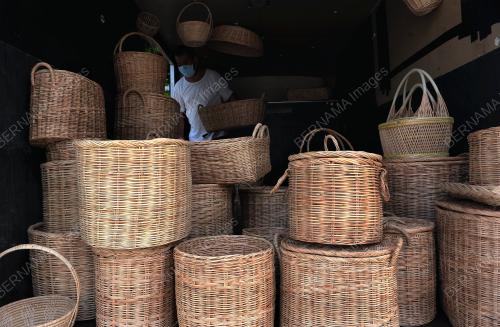 TINJAUAN JUALAN SENI KRAF TANGAN BAKUL ROTAN