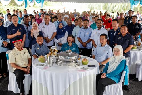 DATUK SERI DR MOHD UZIR MAHIDIN