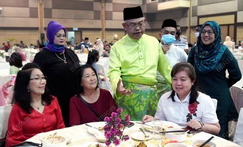 TAN SRI NOH OMAR