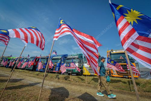 PROGRAM KIBARKAN JALUR GEMILANG KOMUNITI PELABUHAN KLANG