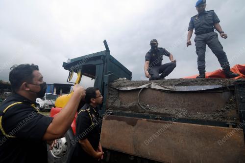PENYELEWENGAN BARANG SUBSIDI MINYAK DIESEL