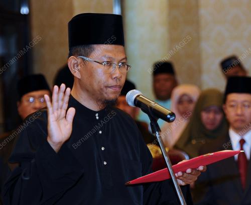 SG07_18012012_ANGKAT_SUMPAH