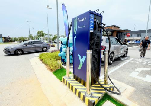 PERASMIAN PENGECAS KERETA EV STARBUCKS