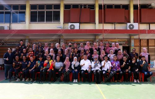 FADHLINA SIDEK