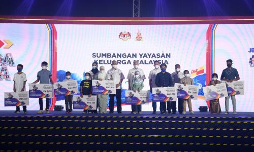 DATUK SERI ISMAIL SABRI YAAKOB